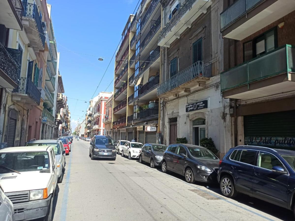 Holiday House Nel Cuore Di Bari Exterior foto